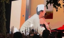 何超莲现场爆料窦骁视频,甜蜜互动引网友热议