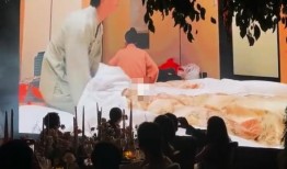 何超莲现场爆料窦骁视频,甜蜜互动引网友热议